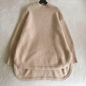 UNITED ARROWS 유나이티드 애로우즈 라운드 헴 하이넥 니트