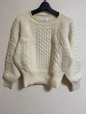 EMMEL REFINED 아이보리 케이블 니트 스웨터