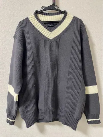 NUMERALS 그레이 V넥 니트 스웨터