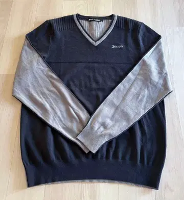 SRIXON 스릭슨 절개 스웨터 사이즈 L