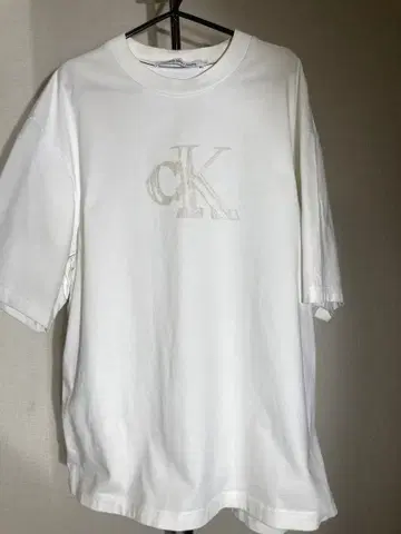 캘빈 클라인 T셔츠 M 사이즈