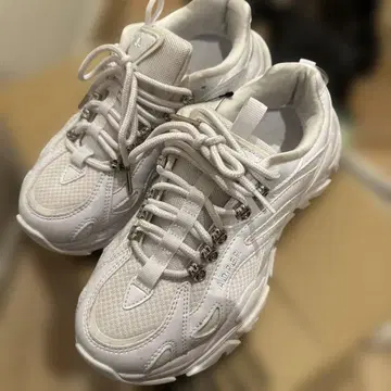 FILA 화이트 스니커즈 아들러 콜라보