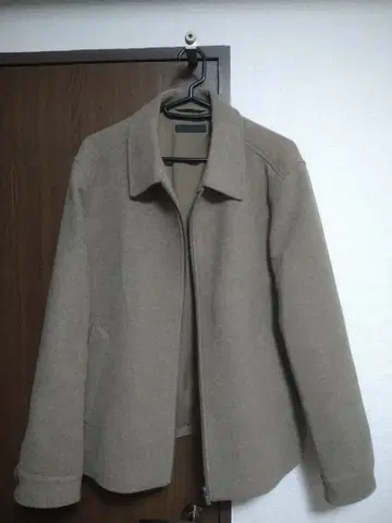 유니클로 싱글 컬러 숏 블루종