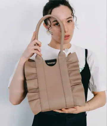 THEATERPRODUCTS 프릴 토트백 베이지