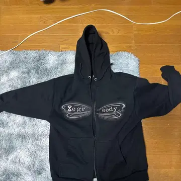 8greedy 블랙 후드티 가격 인하 가능