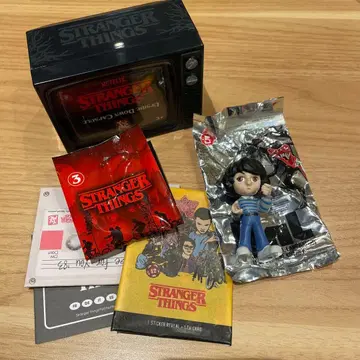 스트레인저 씽스 미지의 세계 마이크 피규어