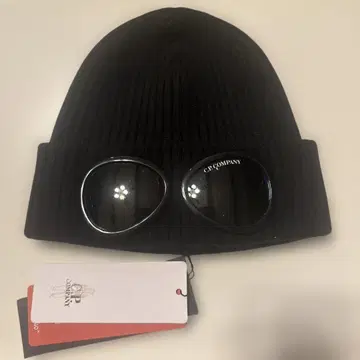 [ 새상품 ] C.P.COMPANY 씨피 컴퍼니 비니 니트 모자