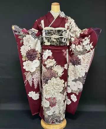 크림슨 컬러의 시크한 모란과 국화, 흐르는 물의 후리소데 풀세트