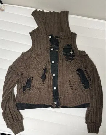 오프숄더 데미지 니트 스웨터