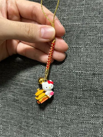 지역 한정 키티 교토 금각사 버전