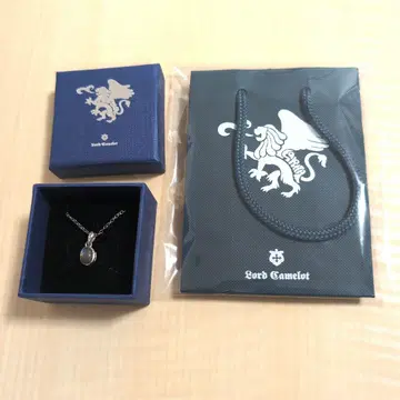 SOPHIA 사자 날개 목걸이 & 종이 봉투 로드 카멜롯