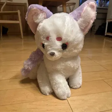 화이트와 보라색 동물 봉제 인형