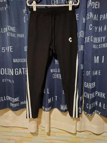 크로노스 블랙 사이드 스트라이프 조거 팬츠