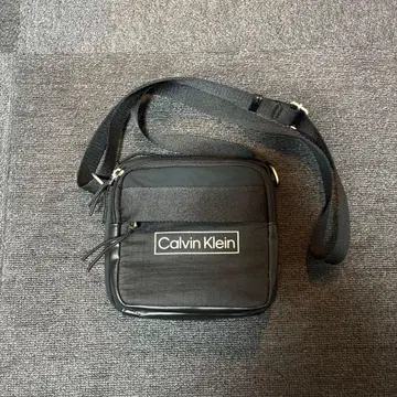 캘빈 클라인 숄더백 블랙