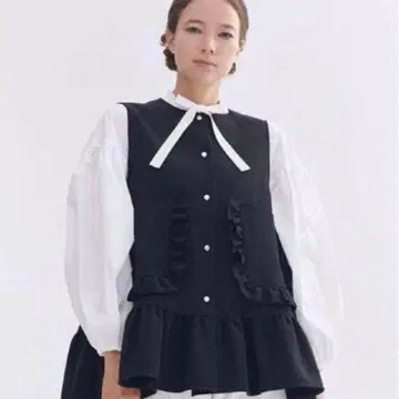 택 포함 새상품 yori 포켓 프릴 베스트 블랙