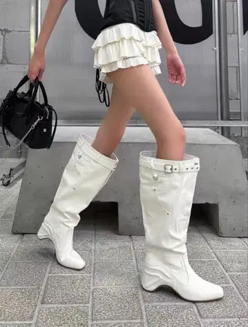 화이트 롱 부츠 벨트 포함