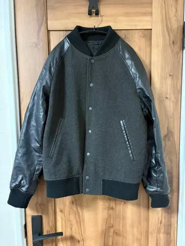 유니클로 바시티 자켓 블랙 M 사이즈