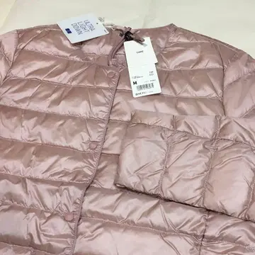 유니클로 울트라 라이트 다운 컴팩트 자켓 핑크 M 사이즈 택 포함