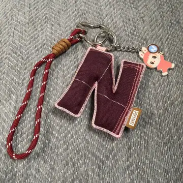 POP MART PIN FOR LOVE 알파벳 'N' 키링