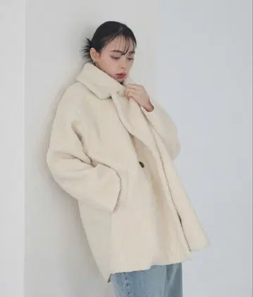 LIAN 보아 테일러드 코트