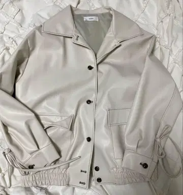 wcloset 가죽 자켓 라이트 베이지 아우터