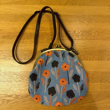 꽃무늬 자수 숄더백