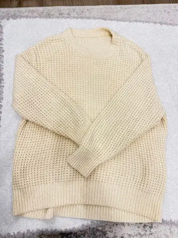 A 크림색 니트 스웨터 S 사이즈