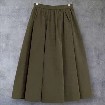 [ 새상품급 ] 투모로우랜드 올리브 플레어 롱 나일론 스커트