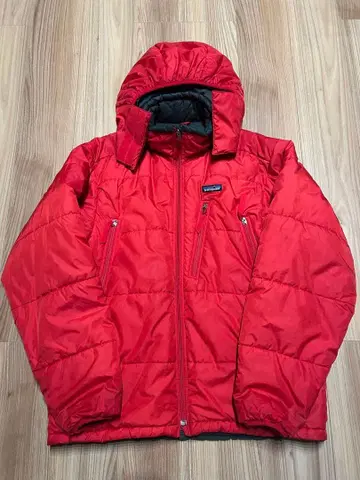 Patagonia 퍼프 자켓 사이즈 L 빨간색