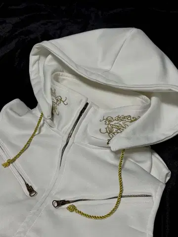 [ 즉시 구매 OK ] Y2K 풀 집업 후드티 화이트 자수 디자인