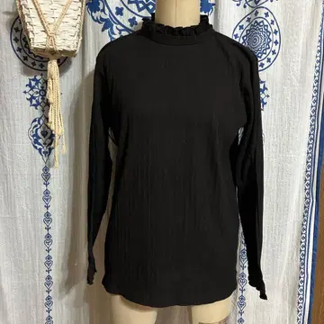 drug store's 리브 소재 프릴 넥 긴팔 상의