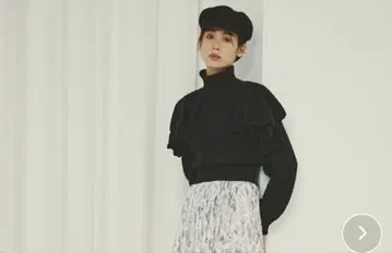 SNIDEL 블랙 프릴 소매 니트