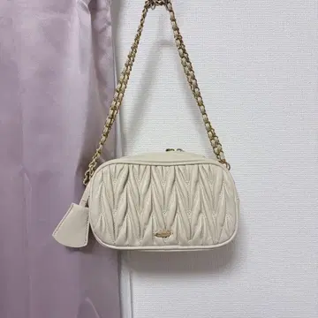 베이지 퀼팅 숄더백