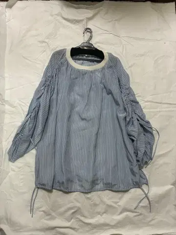 08sircus 스트라이프 상의