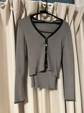 아푸와이저 리셰 그레이 V넥 긴팔 가디건