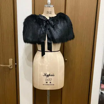 블랙 퍼 숄 리본 포함