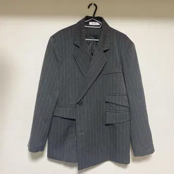 Rillfy 그레이 스트라이프 테일러드 자켓