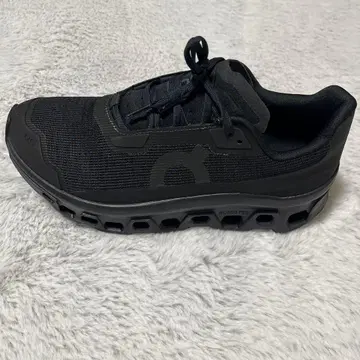 블랙 메쉬 어퍼 러닝화