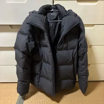 유니클로 심리스 다운 파카 그레이 S