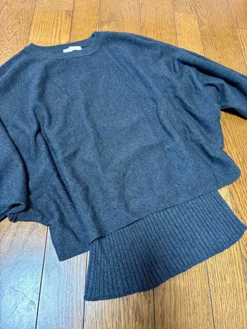 BEAMS HEART 다크 그레이 리브 & 돌먼 슬리브 니트 앙상블