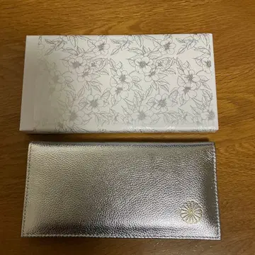 [미사용 새상품] 황궁 장지갑 실버 천연 가죽 국화 문양