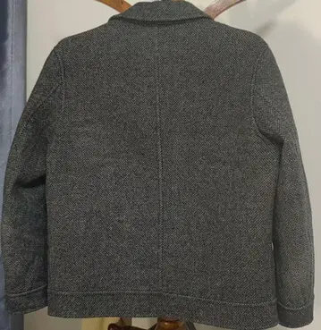 민트 그린 니트와 그레이 트위드 자켓