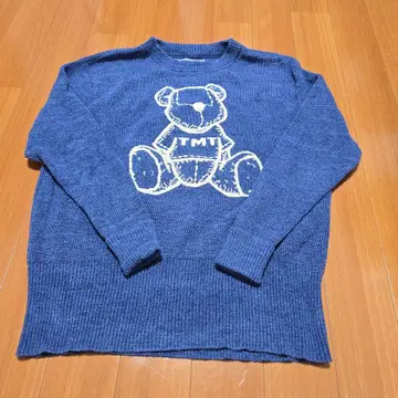 TMT 곰 자수 블루 니트 스웨터