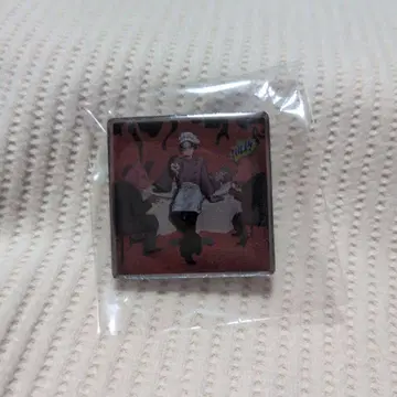 나토리 극장 재연 핀 배지 식탁