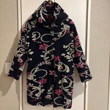 Koibitomisaki 코이비토미사키 후드 부착 네이비 꽃무늬 롱 코트