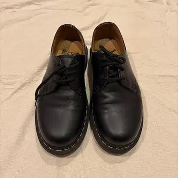 Dr. Martens 블랙 로퍼