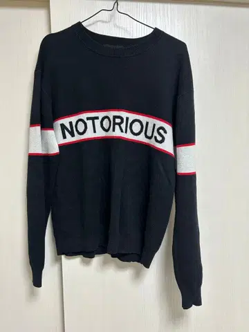 AZUL 블랙 니트 스웨터 NOTORIOUS
