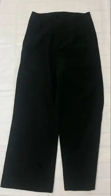 블랙 슬랙스 와이드 실루엣