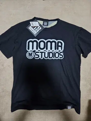 MOMA STUDIOS 반팔 티셔츠 블랙 LABODY