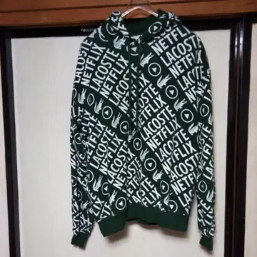 LACOSTE NETFLIX 로고 후드티 그린 컬러 올 패턴